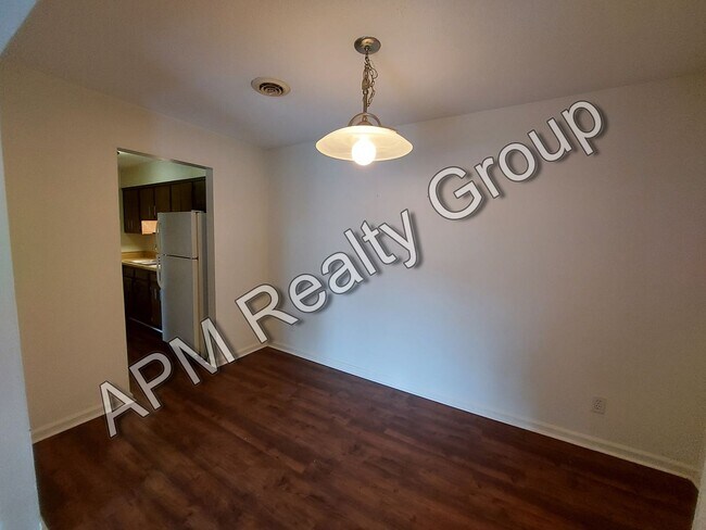 Building Photo - Rosewood condo