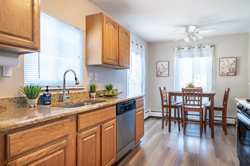 Building Photo - 6365 Saline Dr