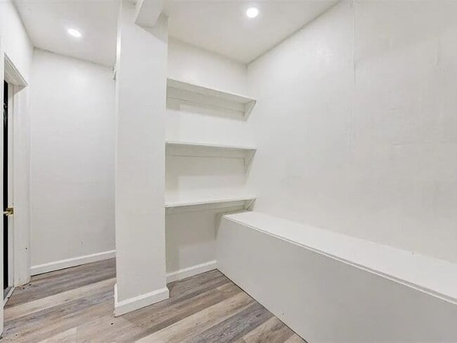 Building Photo - 213 NE 14th St