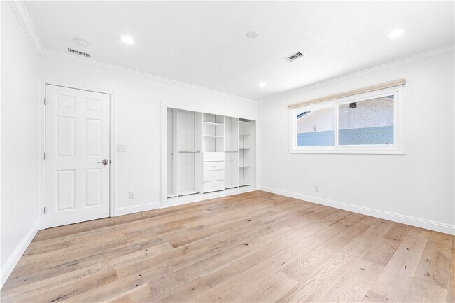Building Photo - 1281 La Colina Dr