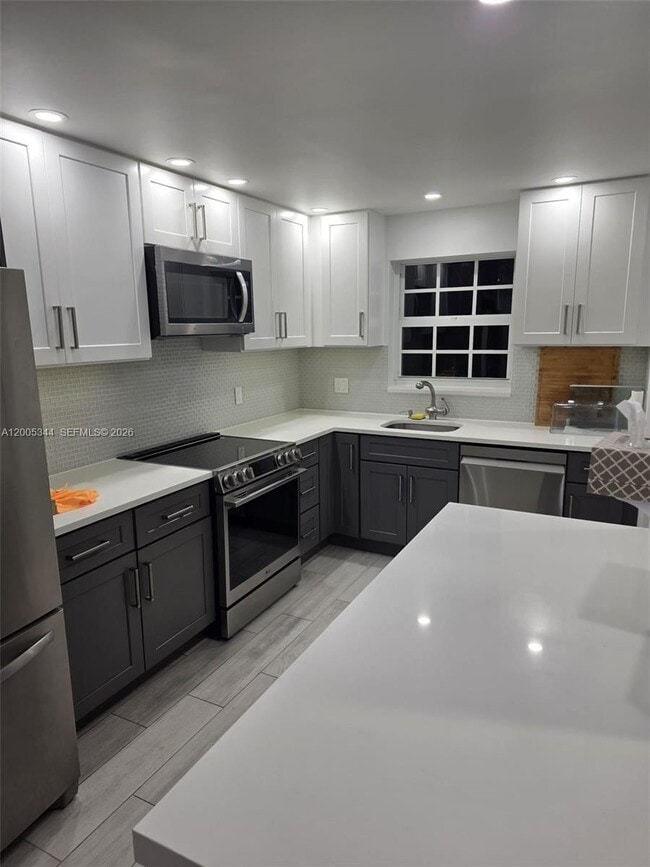 Building Photo - 660 Tennis Club Dr