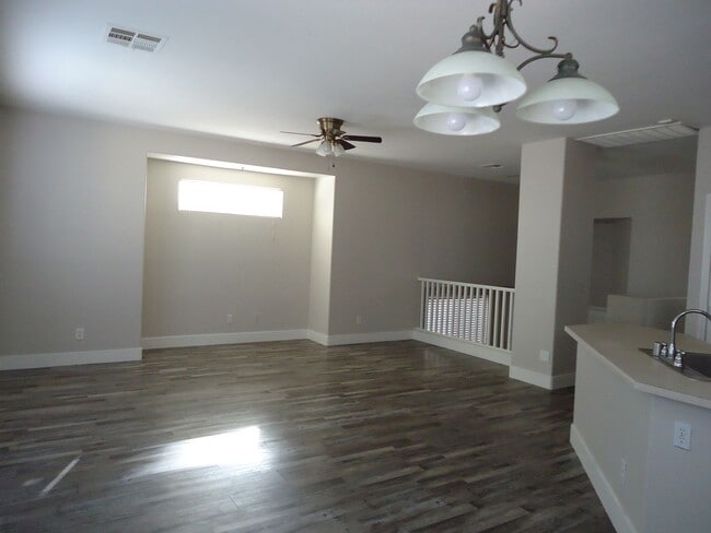 Building Photo - Nice two story house on SW area