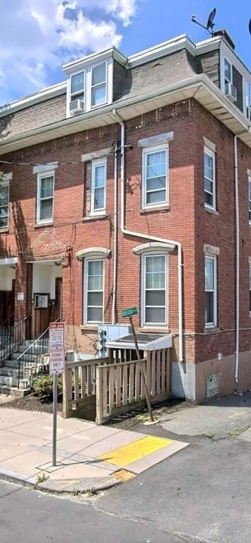 Building Photo - 36 Hawthorne St