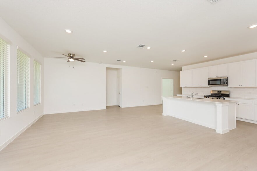 Building Photo - 2237 Mustang Ghost Trl