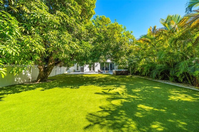 Building Photo - 3166 Royal Palm Ave