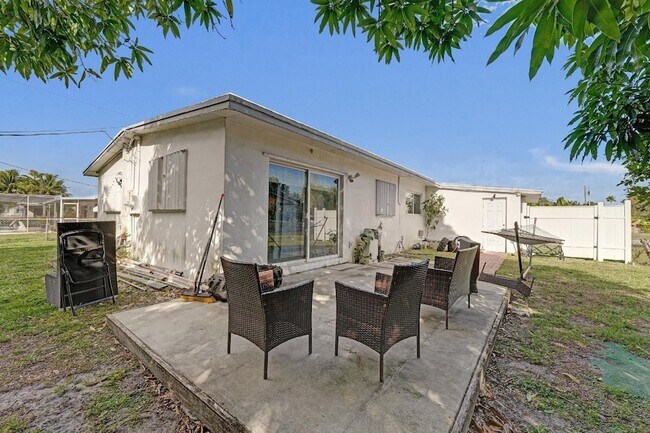 Building Photo - 3322 McKinley St