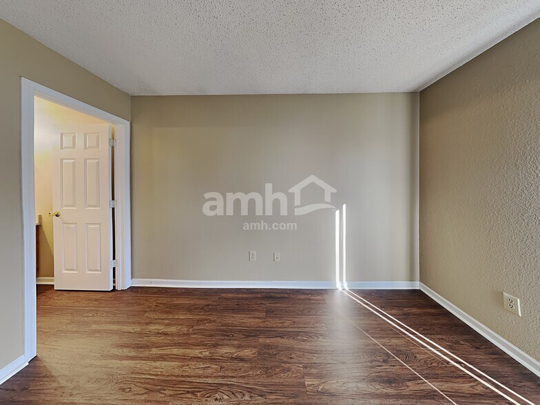 Building Photo - 8036 Whistlewood Dr