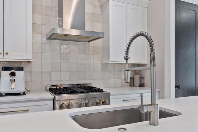 Building Photo - 2356 Mason Dr