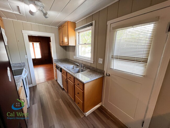 Building Photo - $3,695 - Beautiful 3 BD/1.5 BA Home in Old...