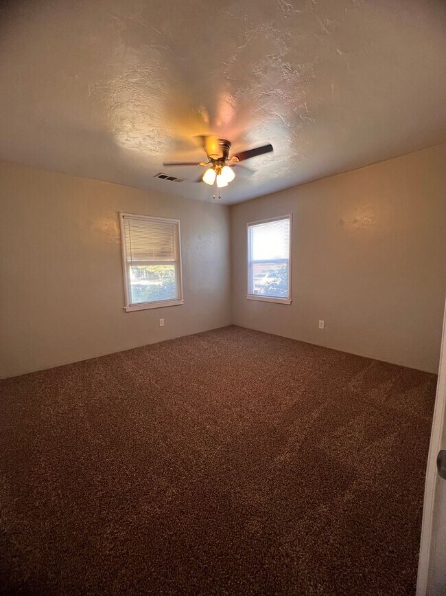 Building Photo - 638 N O St