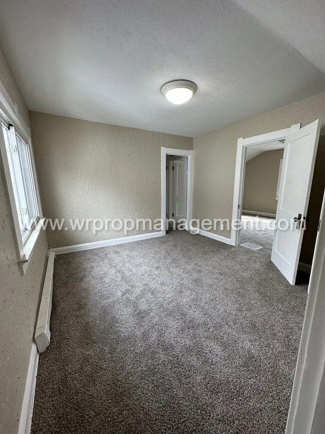 Building Photo - 3 Bed 1.5 Bath Home is West Toledo