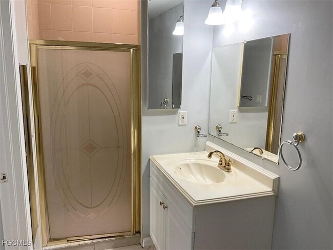 Building Photo - 3216 SW 7th Pl