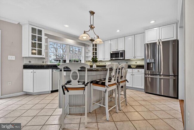 Building Photo - 928 Waterview Dr