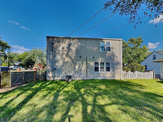 Building Photo - 7933 Long Ave