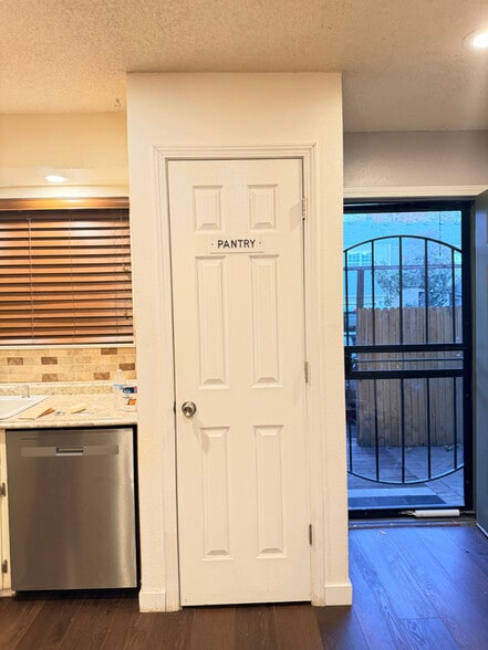 Building Photo - 3435 S Ammons St