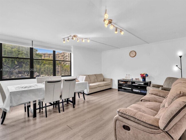 Building Photo - 20381 NE 30th Ave