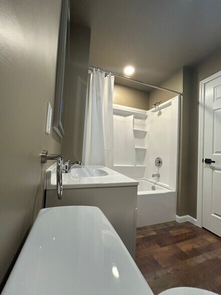 Building Photo - 1 Caroline Ave