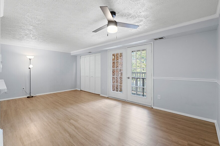 Building Photo - 976 Wood Hollow Dr