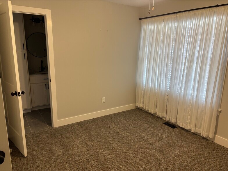 Bedroom 2 - 1013 Oakmont Ln