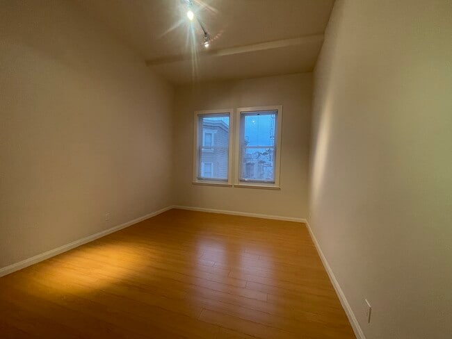 Building Photo - 1154 Kearny St