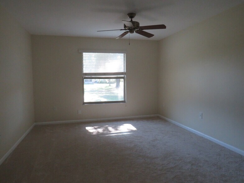 Building Photo - 251 Hidden Brook Dr