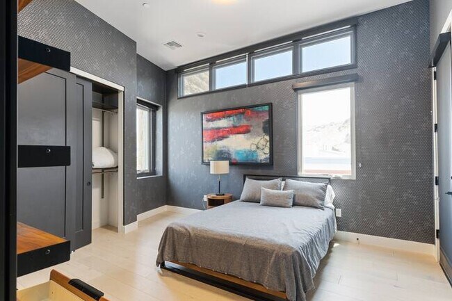 Building Photo - 2240 Sky Pointe Ridge Dr