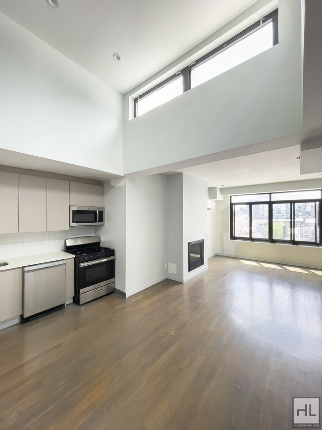 Building Photo - Bushwick Avenue / Expansive Spacious 2 Bed...