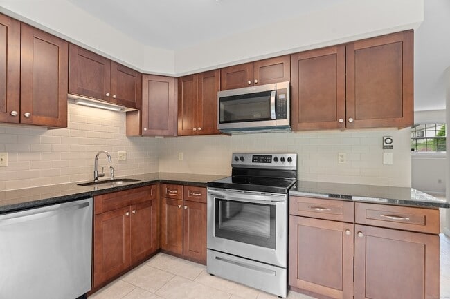 Building Photo - 28 Brantwood Dr