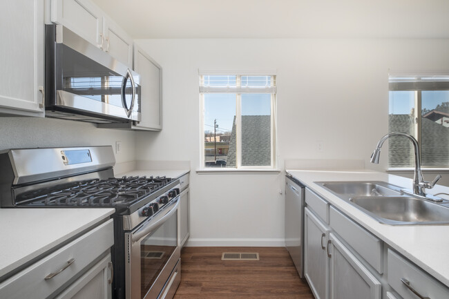 Primary Photo - The Mod Midtown Crossing