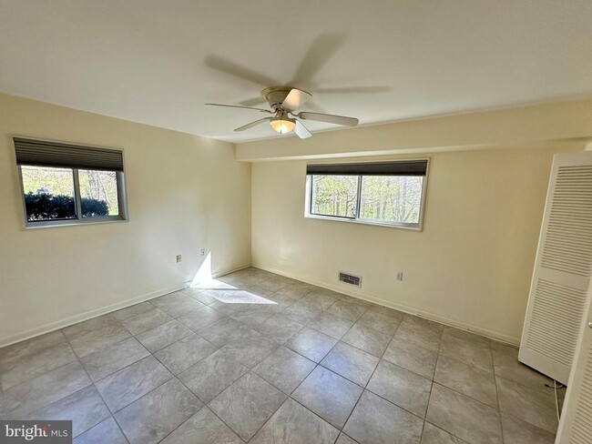 Building Photo - 10670 Weymouth St