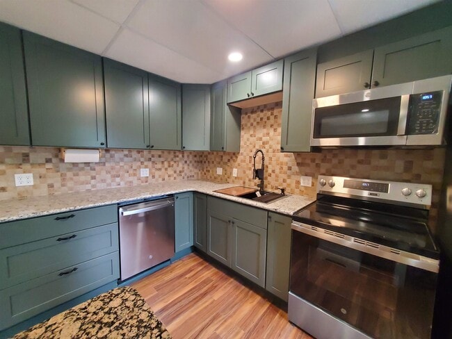 Building Photo - 526 Canaan St