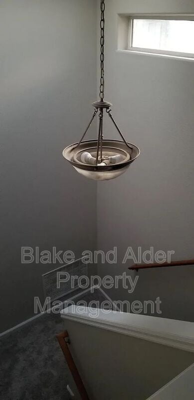 Building Photo - 7006 SE 72nd Ave