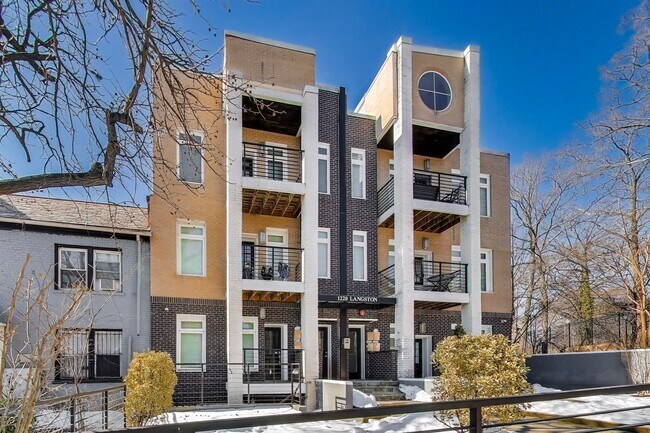 Building Photo - 1220 19th St NE