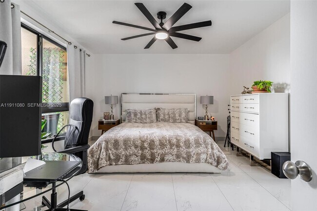 Building Photo - 100 N Federal Hwy