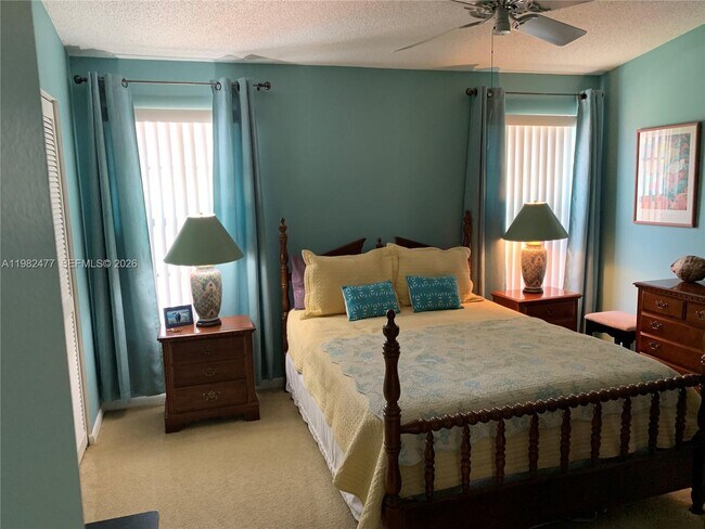 Building Photo - 8042 SE Villa Cir