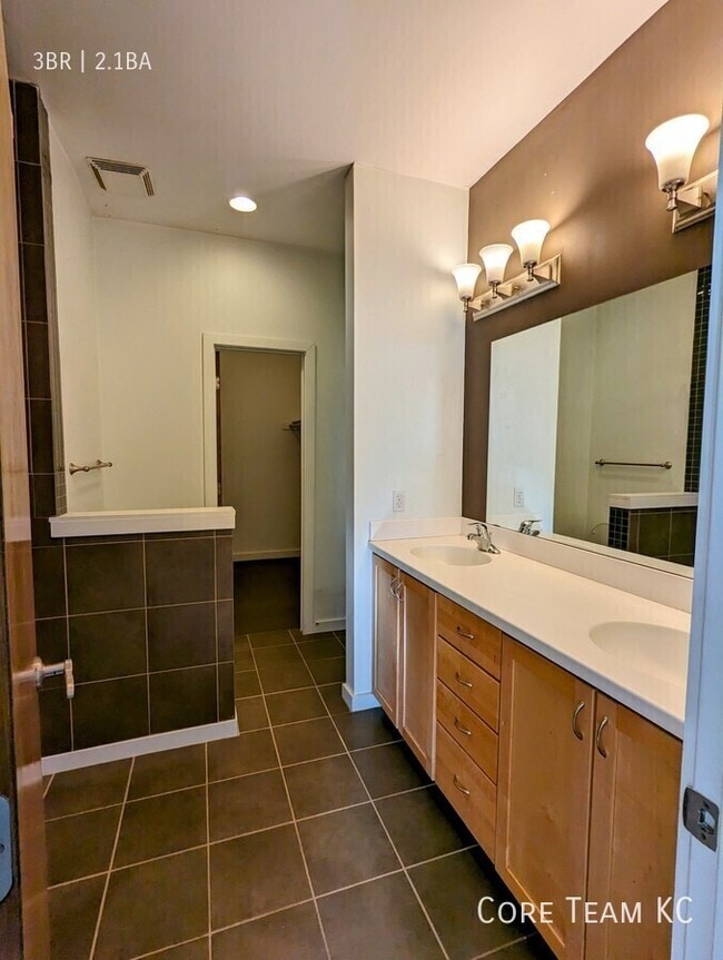 Building Photo - 2911 Cherry St