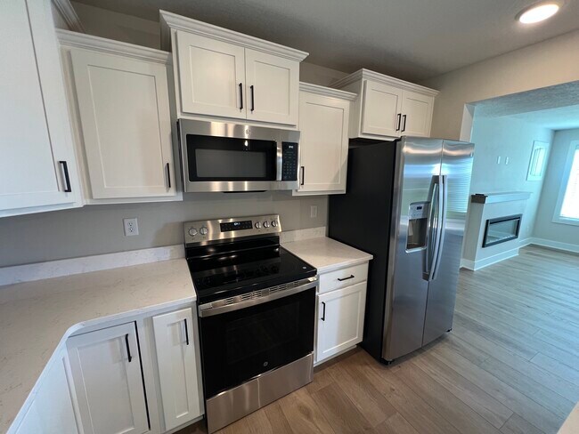 Building Photo - 601 Hart Ln