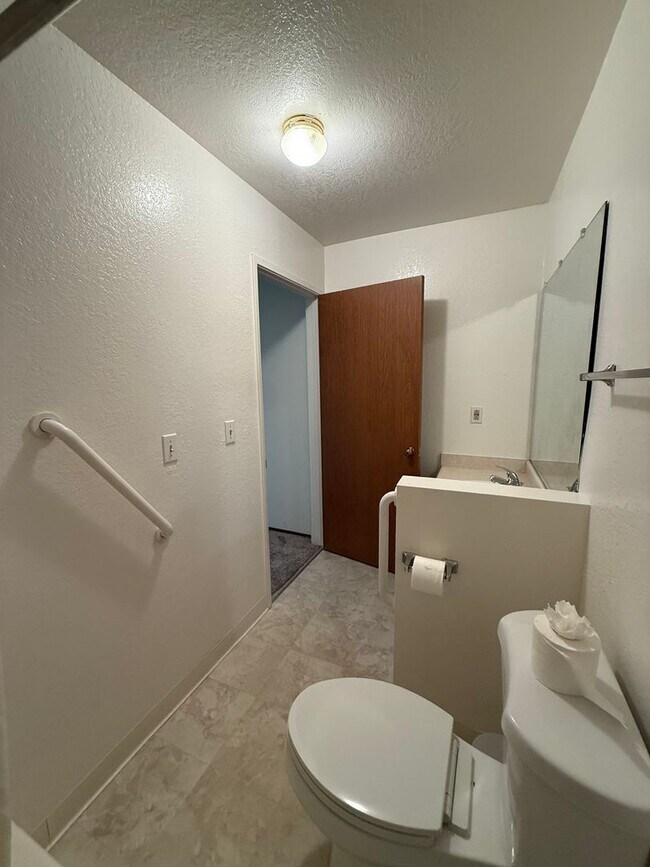 Building Photo - 206 Vista Prieta Ct