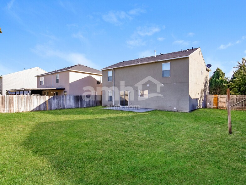 Building Photo - 12930 Hayes St