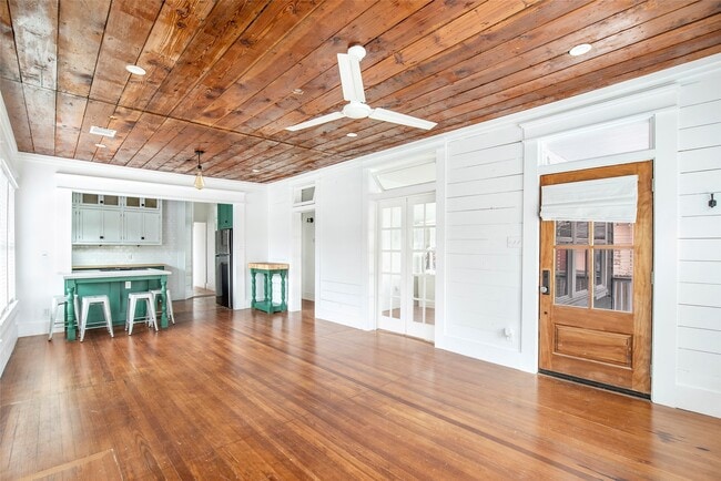 Building Photo - 4731 Woodside St