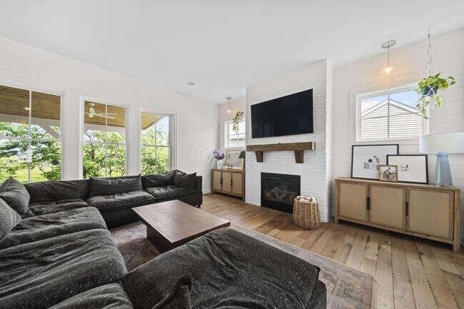 Building Photo - 10420 Pagoda Way