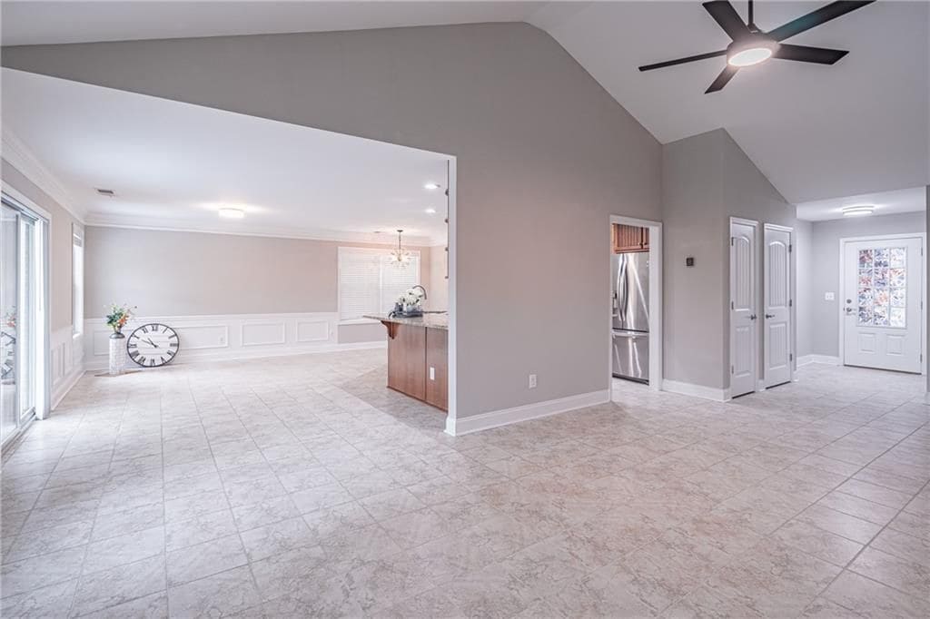 Building Photo - 5660 Crest Hill Dr NE