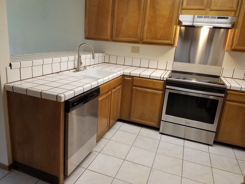 kitchen - 1896 Mountain Creek Ct