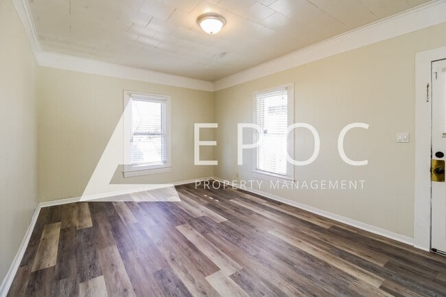 Building Photo - 707 E Dayton Ave