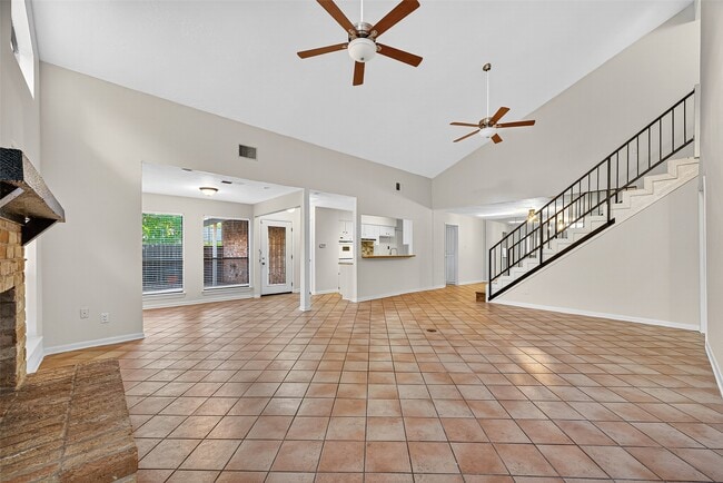 Building Photo - 812 Fleetwood Pl Dr