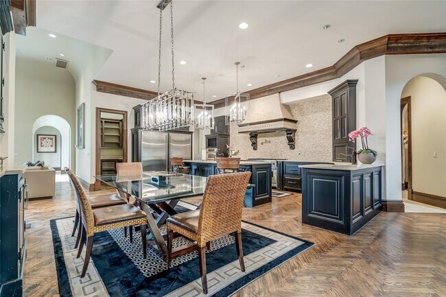 Building Photo - 5701 Mistletoe Ct
