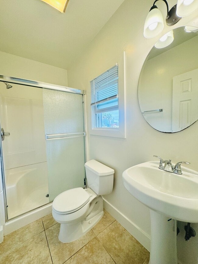 Building Photo - LIGHT AND BRIGHT STUDIO RIGHT OUTSIDE OF D...