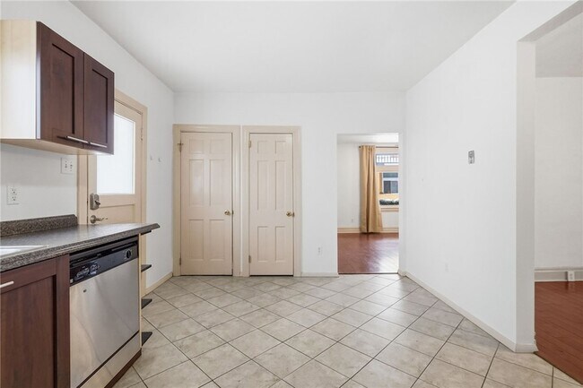 Building Photo - 112 De Witt Street Unit