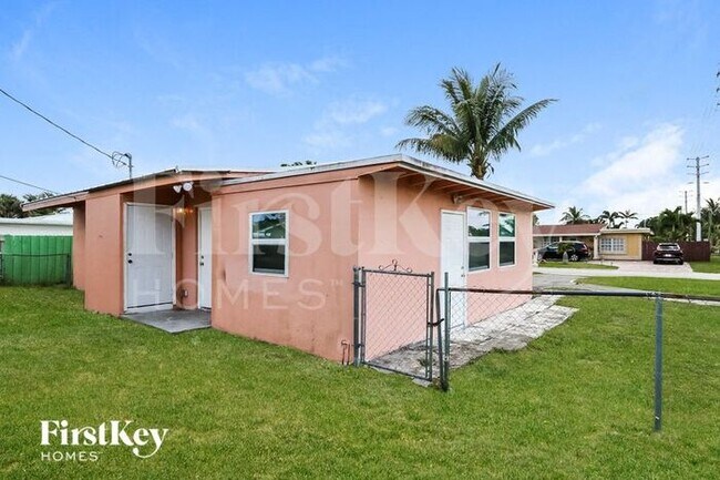 Building Photo - 2932 Giuliano Ave