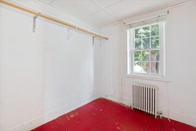 Building Photo - 218 Sandwich St